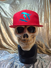 Cargar imagen en el visor de la galería, GOTHIC CAPS "D" ✨️ 🧢