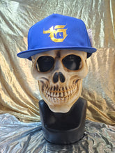 Cargar imagen en el visor de la galería, GOTHIC CAPS "G" ✨️ 🧢 🖋