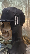 Cargar y reproducir el video en el visor de la galería, GOTHIC CAPS "D" GOLD 🧢✨️💛
