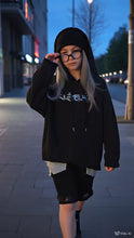 Cargar y reproducir el video en el visor de la galería, Hoodie Vegan Dorado
