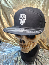 Cargar imagen en el visor de la galería, ALMA DE PERRO Snapback 💀🐕
